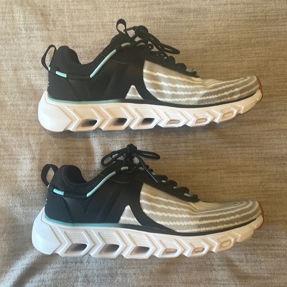 Vionic Fortune Women’s Walking Sneakers White/Black Med Width Size 7 - Picture 3 of 11